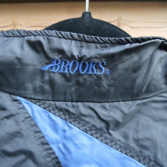 Brooks Light Jacket - Picture 4 of 4